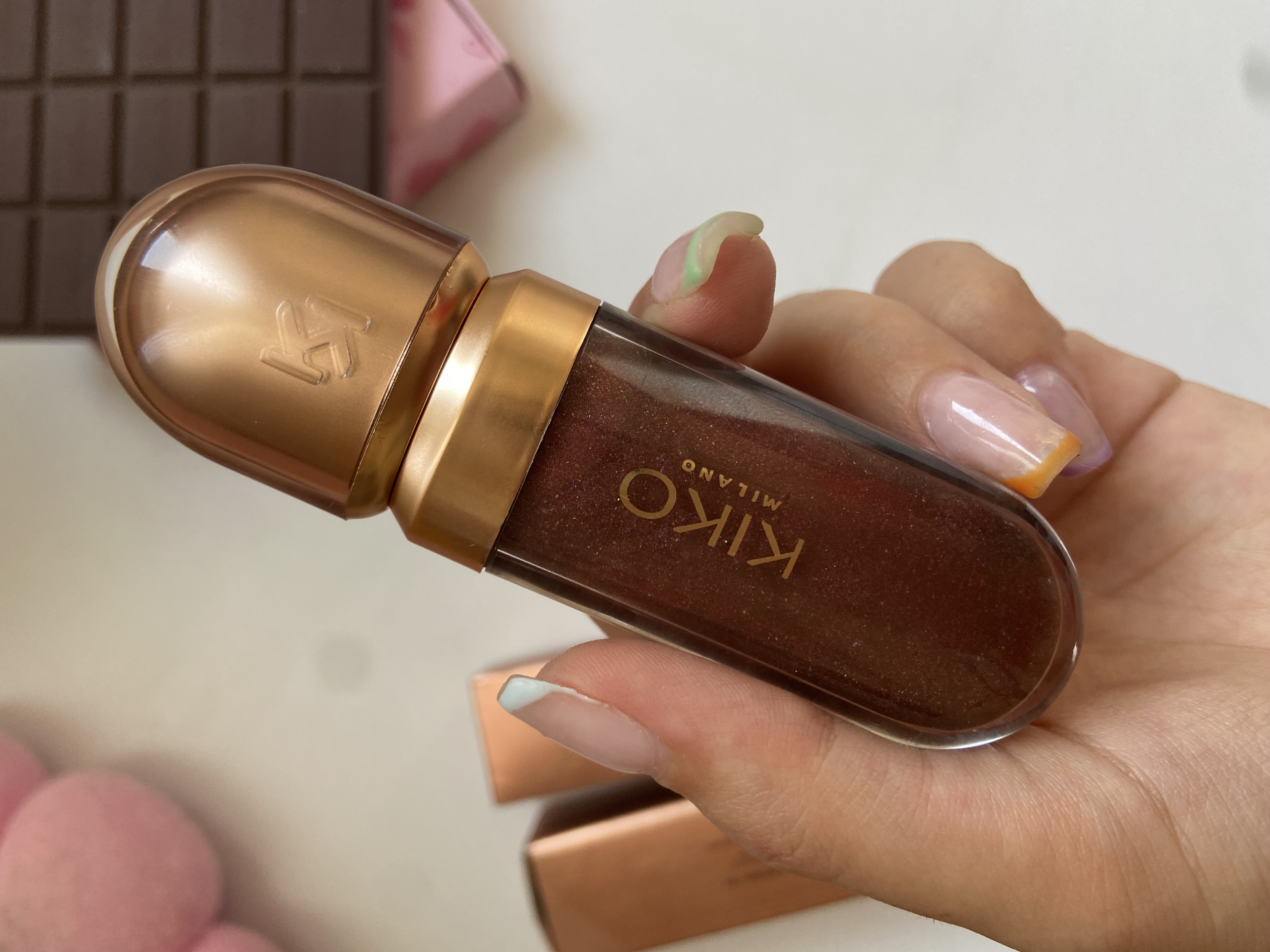 لیپگلاس کیکو۴۴قهوه ایی رنگ شکلاتی با شاین جذاب با کیفیت عالی